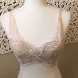 Lacy underwire 34b Victoria’s Secret intimate.